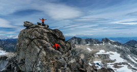 Sommeralpinismus: Welche Ausrüstung sollten Sie wählen, um Ihren ersten Gipfel zu erklimmen?