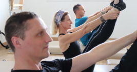 Pilates og Swiss Ball: Leken styrking av hele kroppen